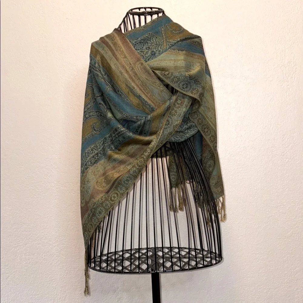 Elegant Multicolor Paisley Shawl